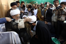 تلبس طلاب مدرسه علميه اباصالح المهدي (عج) قم با حضور حضرت آيت الله العظمي صافي گلپايگاني، شب عيد سعيد غدير خم