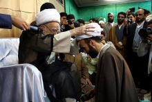 تلبس طلاب مدرسه علميه اباصالح المهدي (عج) قم با حضور حضرت آيت الله العظمي صافي گلپايگاني، شب عيد سعيد غدير خم