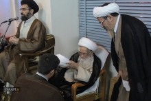  آئین عمامه گذاری طلاب حوزه علمیه قم؛ به دست مبارک مرجع عالیقدر حضرت آیت الله العظمی صافی گلپایگانی مدظله العالی در شب میلاد حضرت فاطمه زهرا علیهاالسلام.