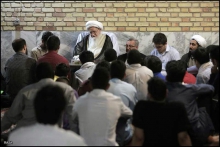 دیدار جمعی از دانشجویان آمریکایی و اروپایی با حضرت آیت الله العظمی صافی گلپایگانی - مشهد مقدس