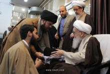 مراسم عمامه گذاری جمعی از طلاب به دست مرجع عالیقدر حضرت آیت الله العظمی صافی گلپایگانی و جشن میلاد حضرت محمد مصطفی (ص) و امام جعفر صادق (ع) در دفتر معظم له.