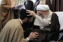 مراسم عمامه گذاری جمعی از طلاب به دست مرجع عالیقدر حضرت آیت الله العظمی صافی گلپایگانی و جشن میلاد حضرت محمد مصطفی (ص) و امام جعفر صادق (ع) در دفتر معظم له.