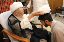 آئین عمامه گذاری طلاب علوم دینی، با حضور حضرت آیت الله العظمی صافی گلپایگانی در عید سعید غدیرخم