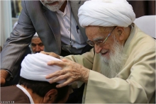 گزارش تصویری: عمامه‌گذاری طلاب با حضور حضرت آیت الله العظمی صافی گلپایگانی در سالروز مبعث حضرت محمّد مصطفی (ص)