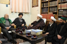 دیدار تولیت حرم حضرت ابوالفضل العباس (ع) و امام جمعه شهر کربلا با حضرت آیت الله العظمی صافی گلپایگانی