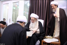 گزارش تصویری: مراسم عمامه گذاری طلاب توسط حضرت آیت الله العظمی صافی گلپایگانی؛ 17 ربیع الاول 1436 هجری قمری